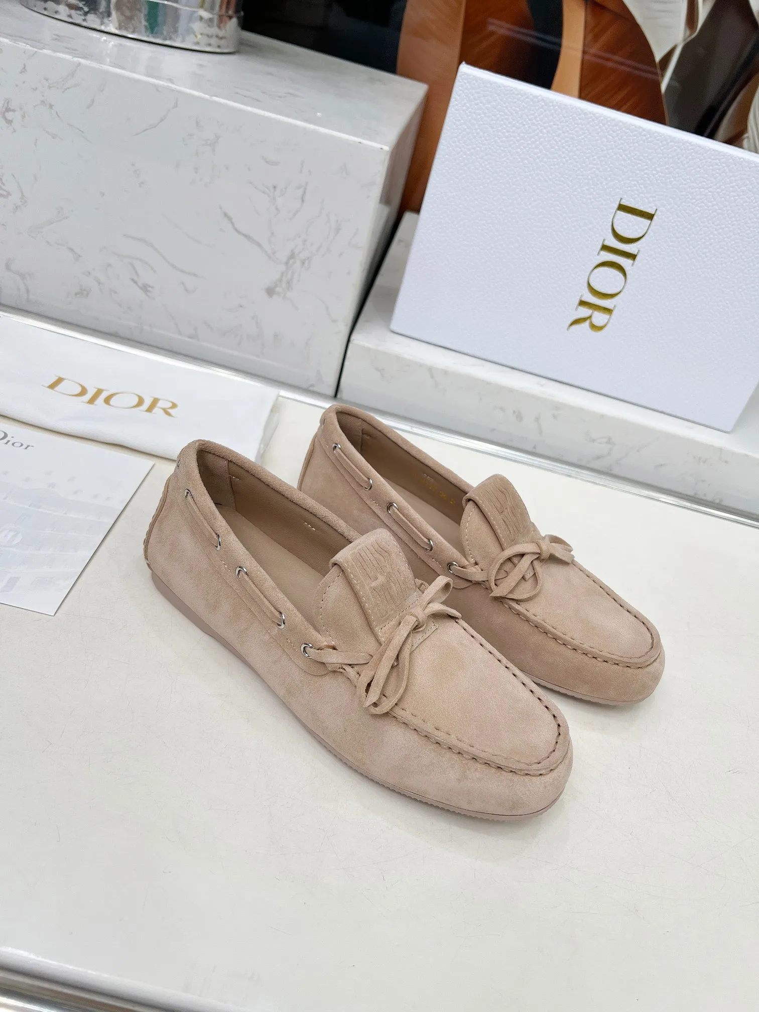 👟👟Ex-factory price 500👟👟 Dior's new spring and summer ultra-light jelly series loafers are brand new. The layout strives to create fashionable classic items. New products created at the first substantial show of Paris Fashion Week. The inspiration is cleverly combined by the D chief designer on the perfect shoe shape. Paired with brand buckles, it is even more fashionable! Original version, perfect and exquisite workmanship!  ✔️Upper: original fabric ✔️Inner lining: imported sheepskin lining ✔️Sole: original outsole ✔️Size: #35-41 (40 41 customized items are not returnable)